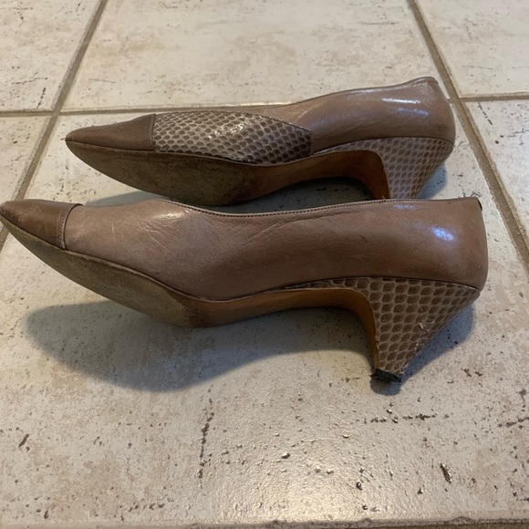 Vintage Golden Plume 8 AA Narrow Kitten Heel Pumps Leather Snake Print Cap Toe - Picture 3 of 12